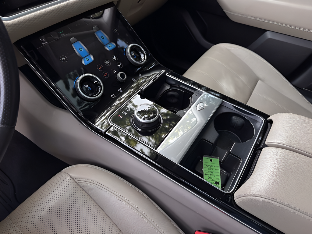 Used 2019  Land Rover S image 12