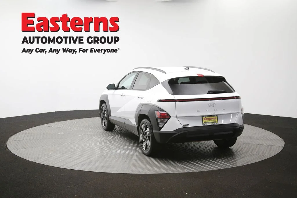 Used 2025 White Hyundai SEL image 37