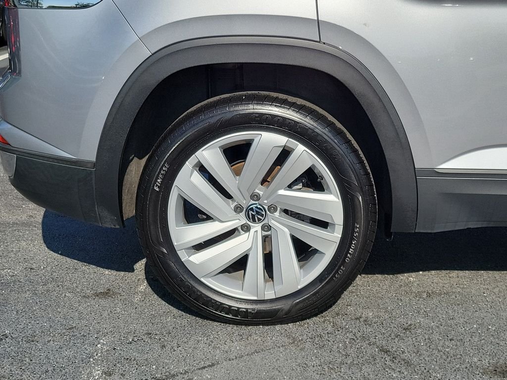 Certified Used 2023  Volkswagen 2.0T SE w/Technology image 5