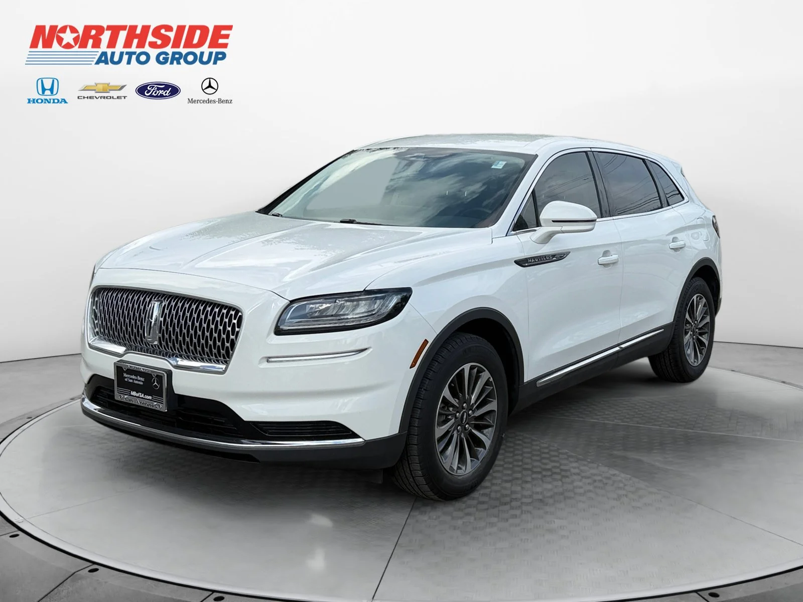 Used 2023 Pristine White Metallic Tri-Coat Lincoln Standard image 3