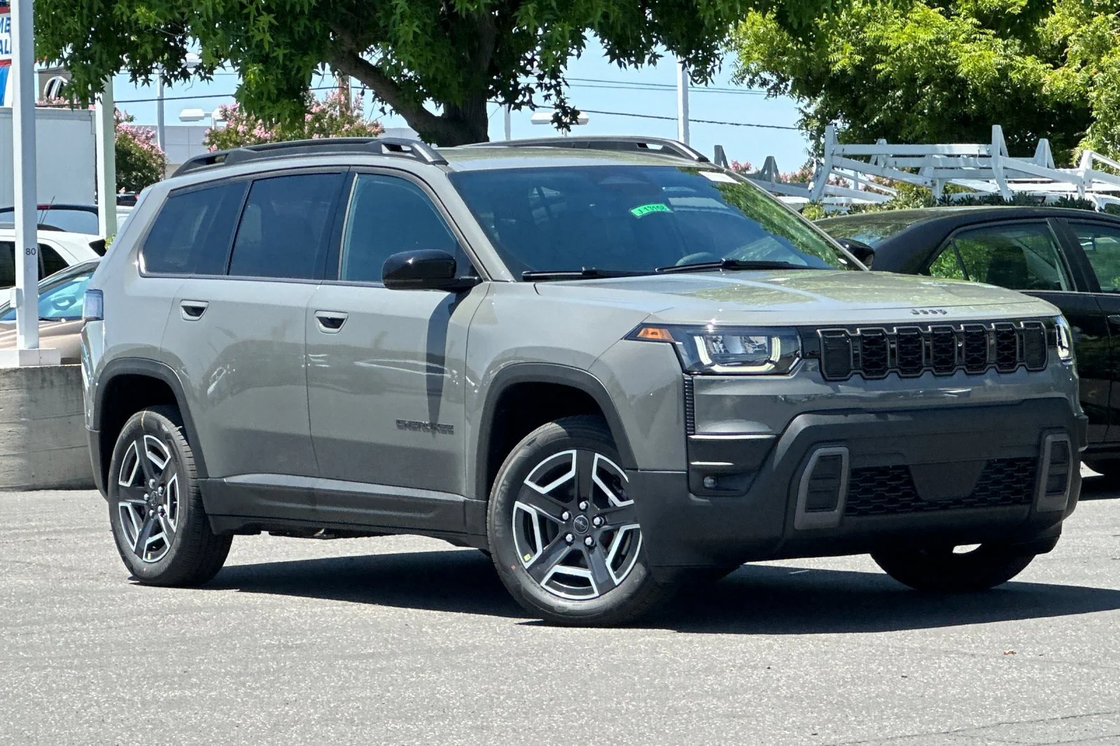 New 2026 Sting-Gray Clear-Coat Exterior Paint Jeep Limited image 2