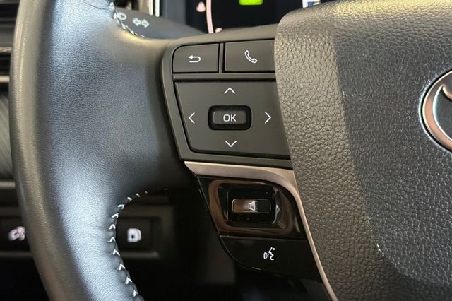 Used 2025 Ice Cap Toyota SE image 30