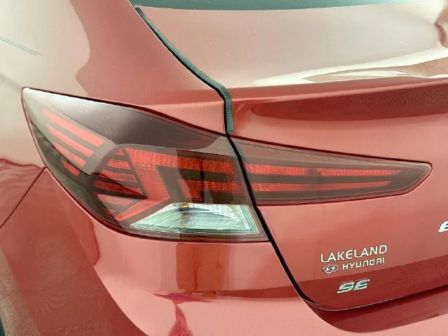 Used 2020 Red Hyundai SE image 21