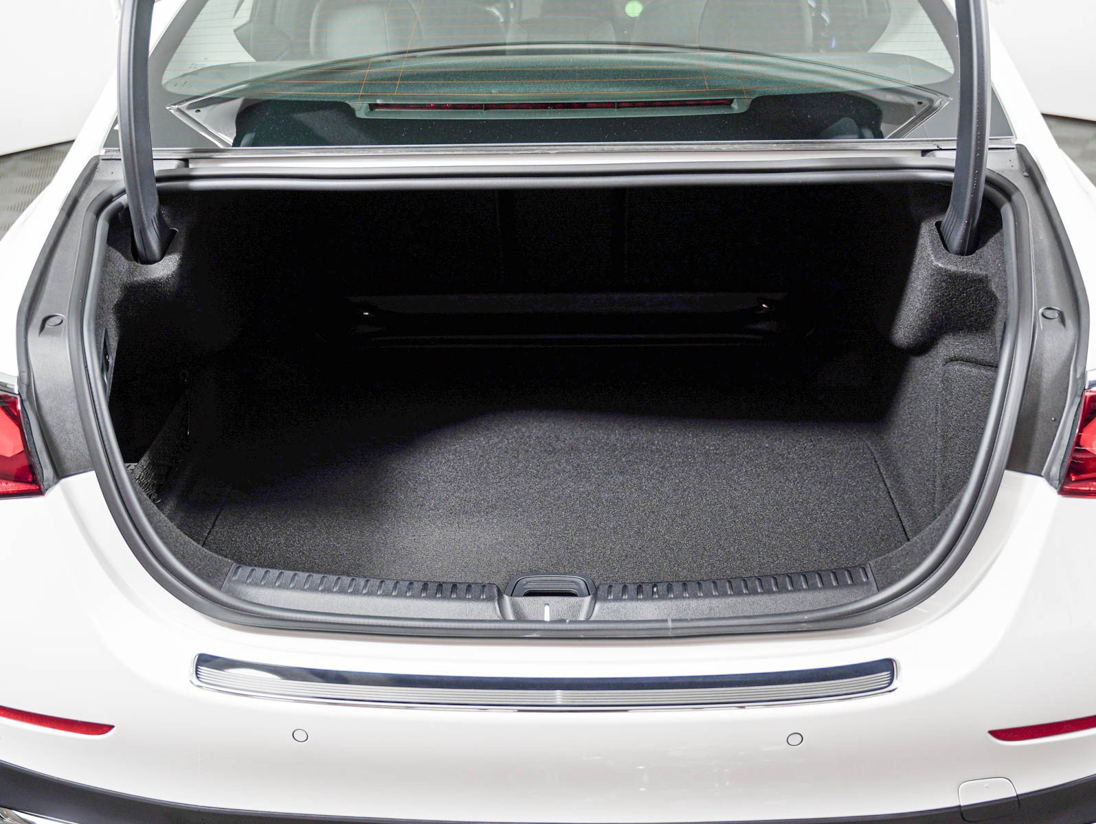 New 2027 Polar White Mercedes-Benz E 350 image 11