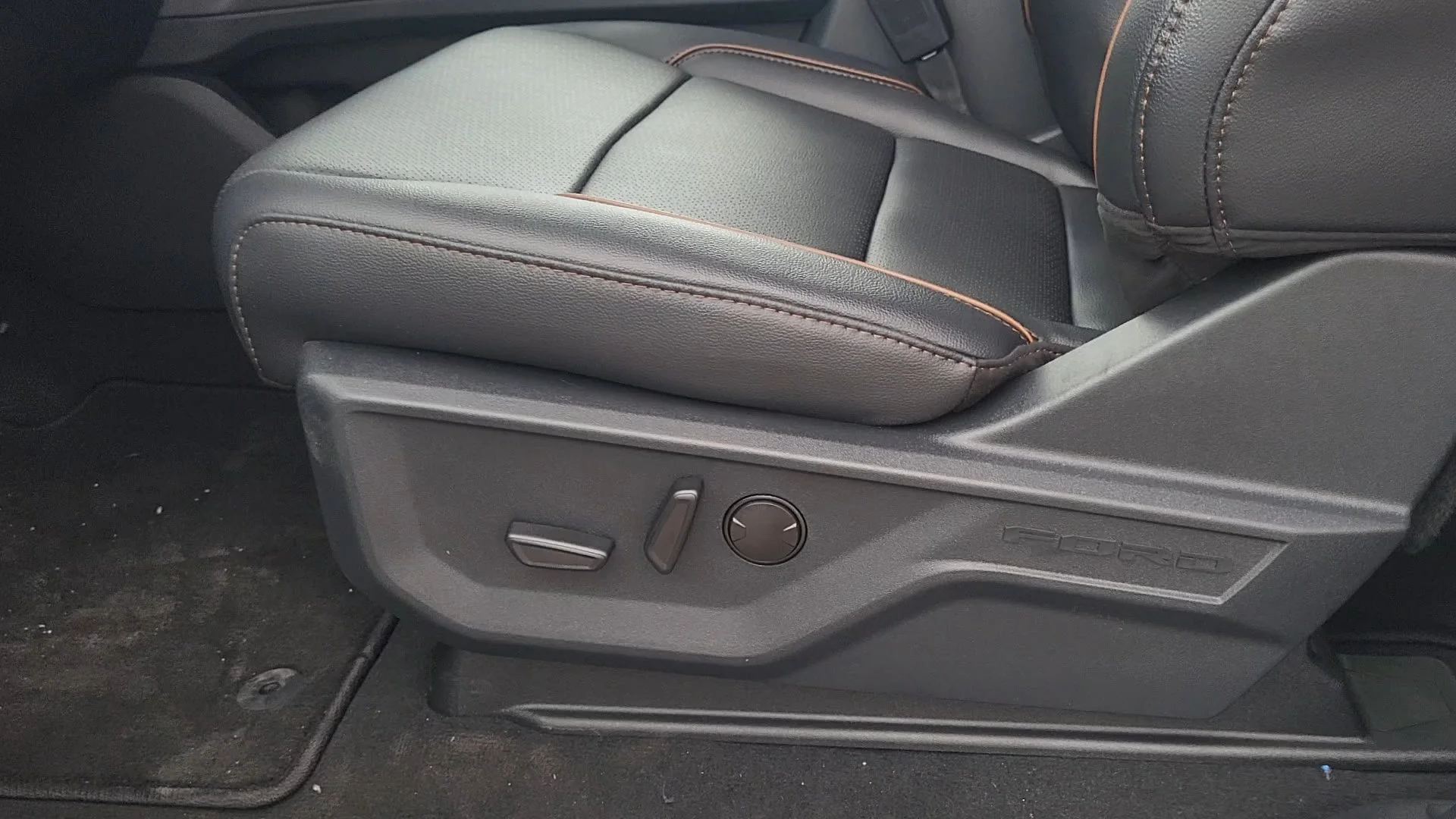 New 2026 Avalanche Ford LARIAT image 13