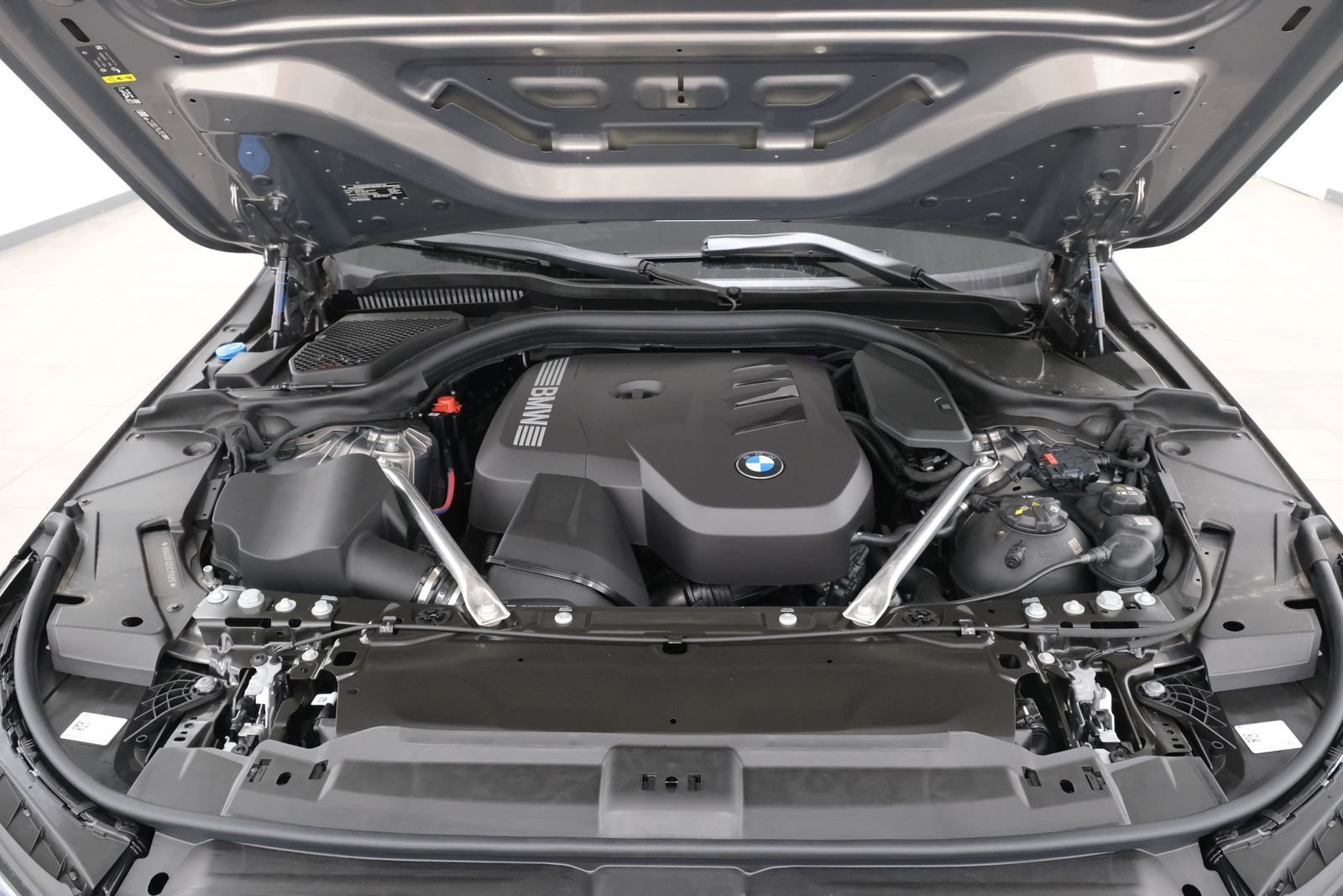 New 2027 Oxide Grey Metallic BMW 530i xDrive image 45