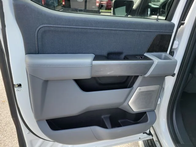 Used 2022 White Ford Lariat image 11