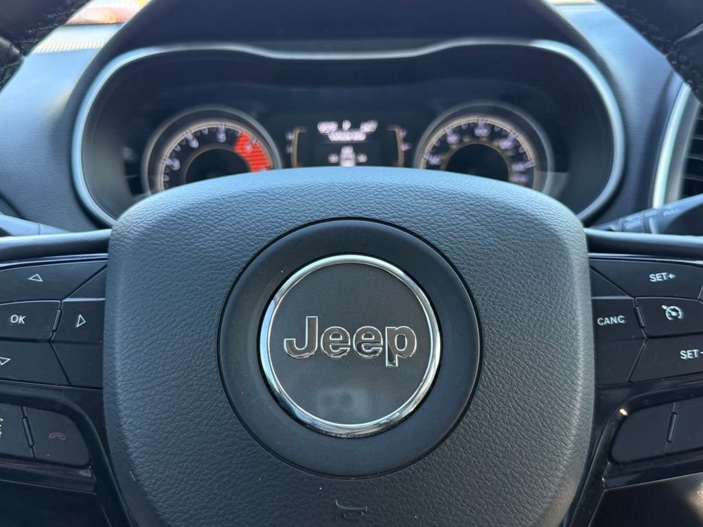 Used 2020 Red Jeep Latitude Plus image 28