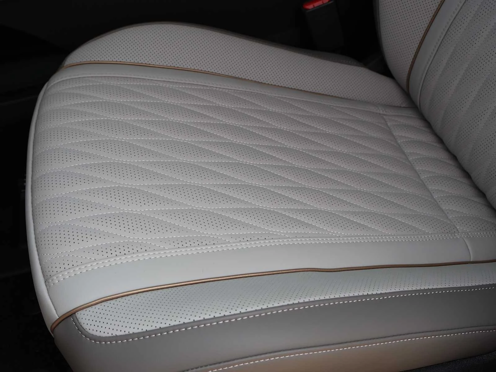 New 2027 2T RAD WHT INFINITI Autograph AWD image 39