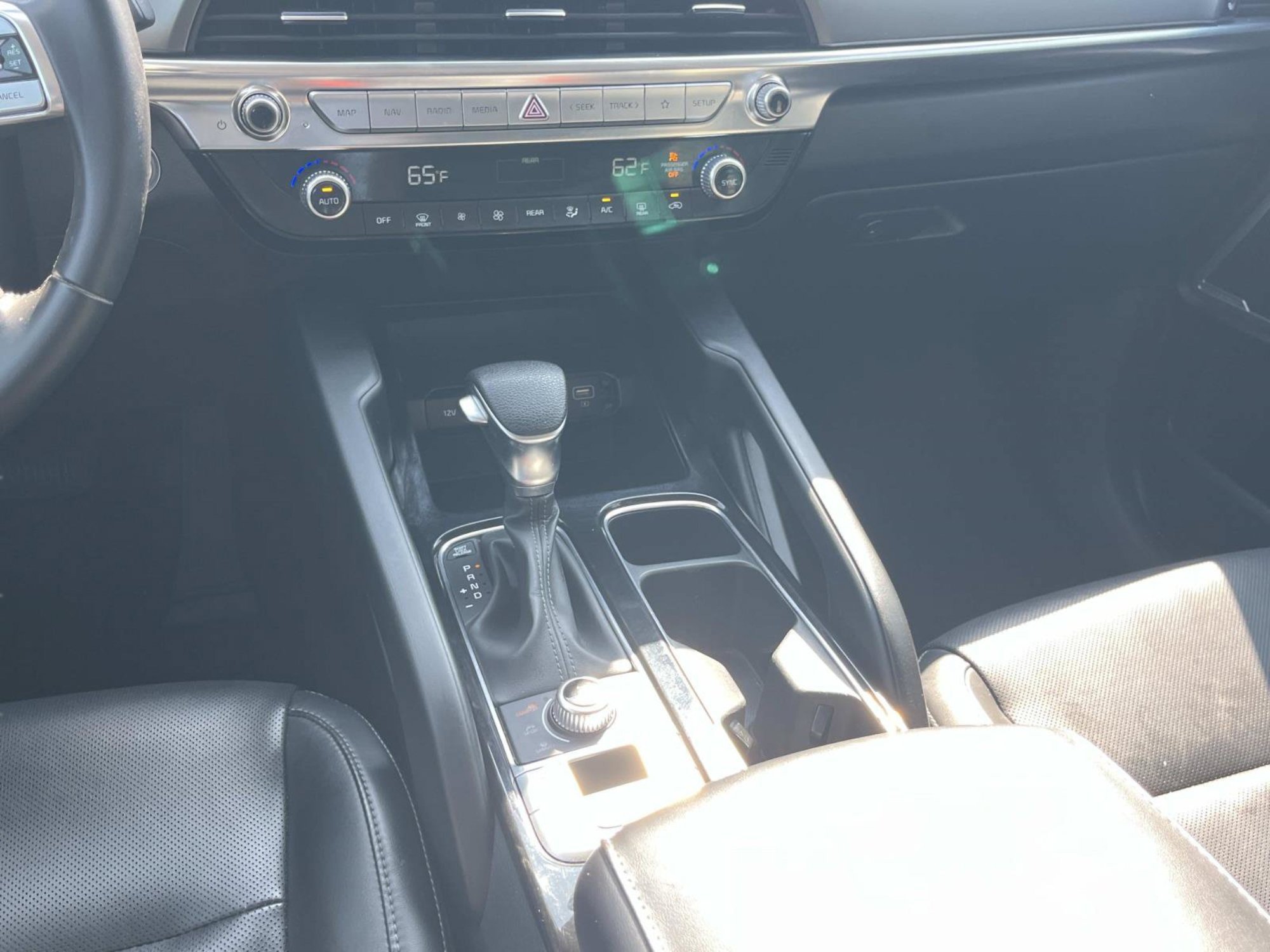 Used 2022 Glacial White Pearl Kia LX image 12