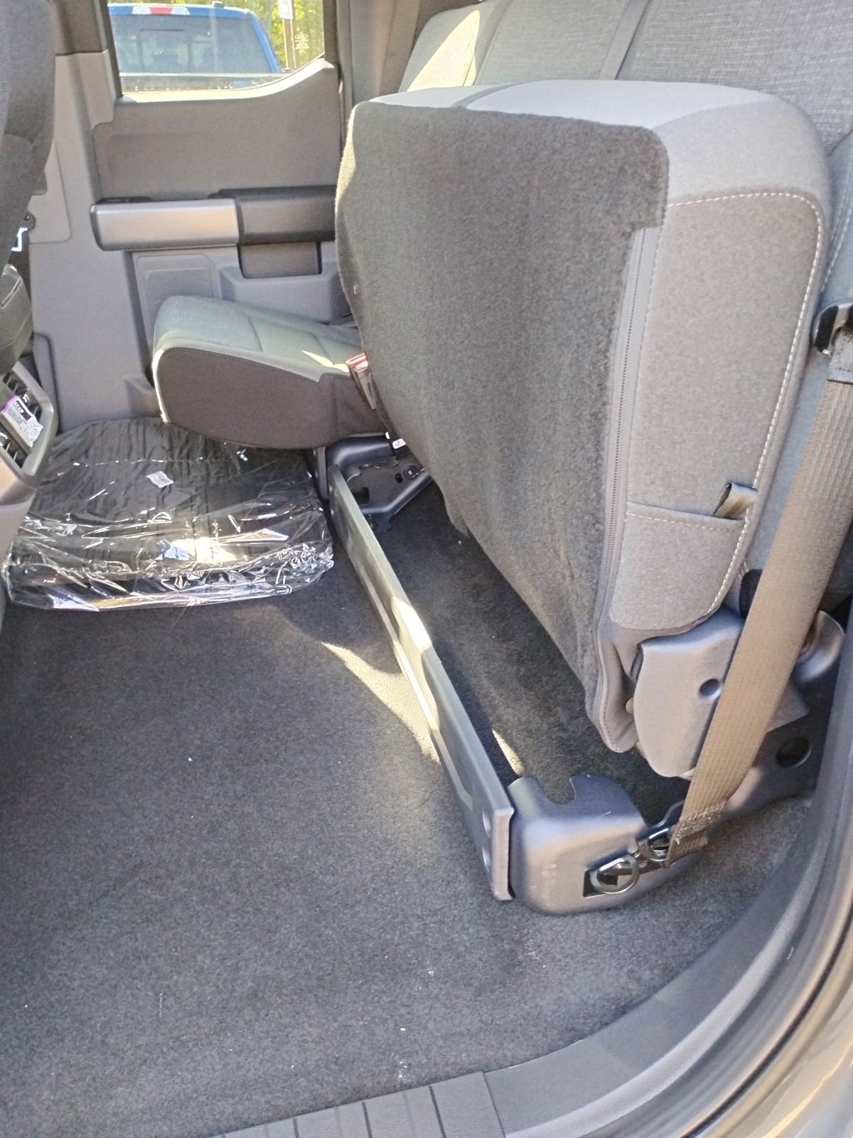 New 2026 Carbonized Gray Metallic Ford XLT image 12