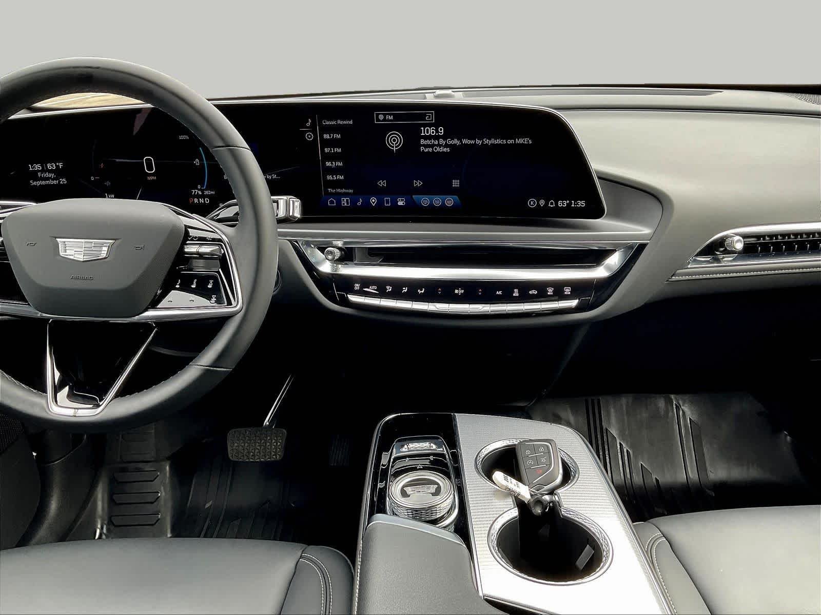2024 Cadillac LYRIQ Tech - Photo 11