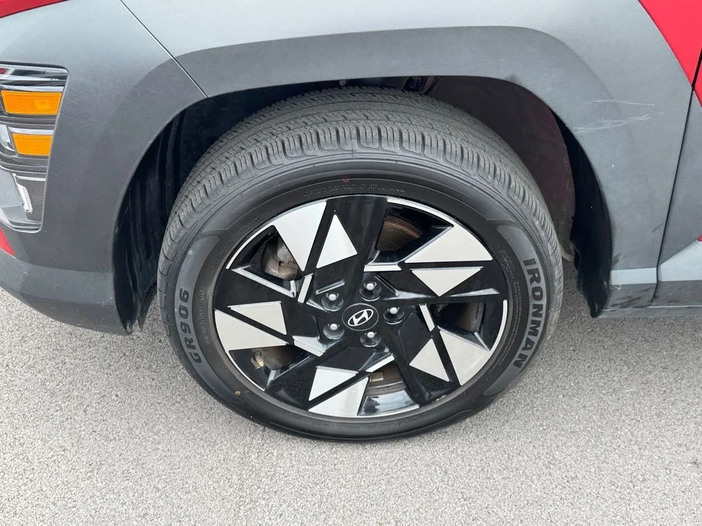 Used 2025 Red Hyundai SEL image 19