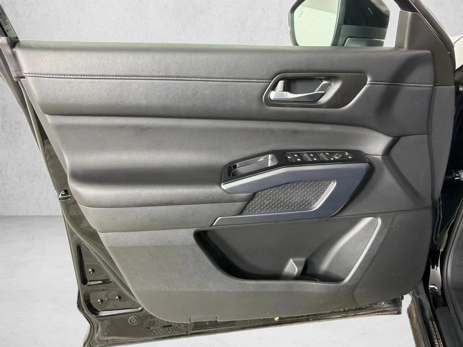 Used 2025 Black Nissan SL image 11