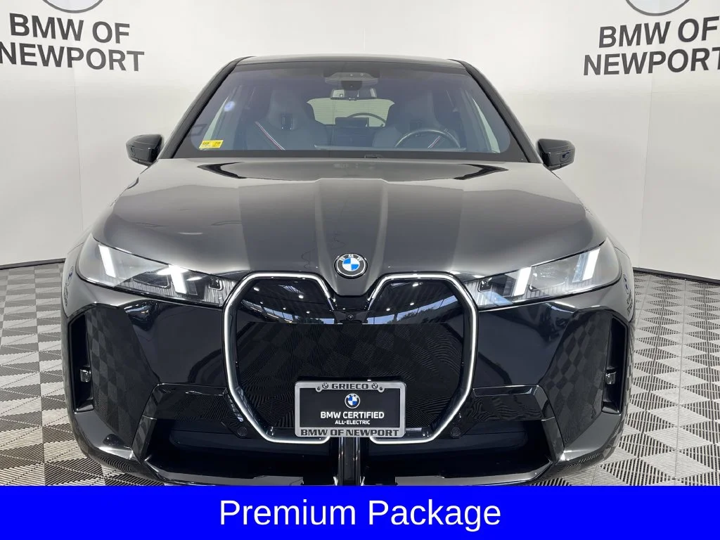 Certified Used 2026 Black Sapphire Metallic BMW xDrive60 image 7