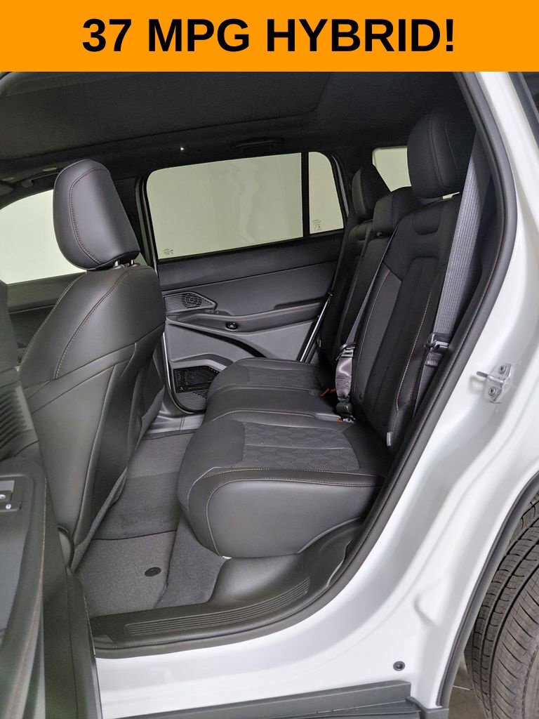 New 2026 Bright White Clear-Coat Exterior Paint Jeep Overland image 13