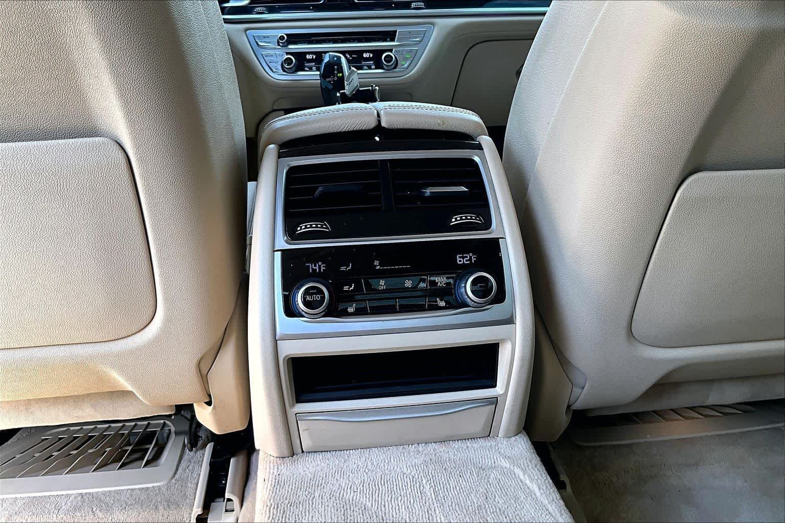 2020 BMW 7 Series 740i - Photo 37