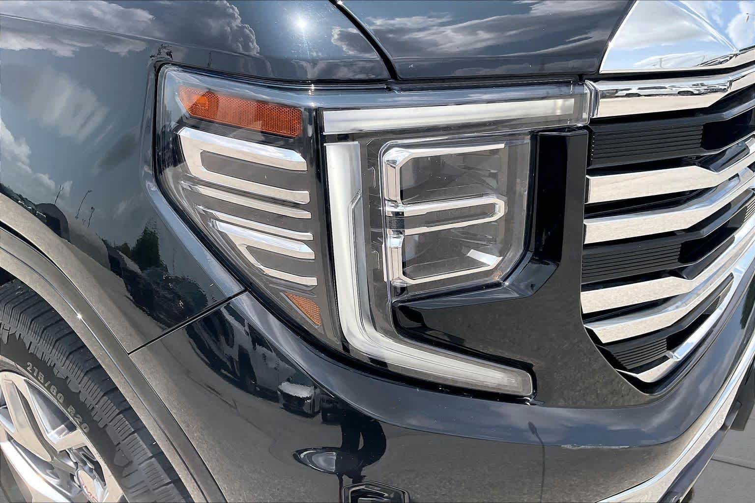Used 2024 Onyx Black GMC SLT image 27