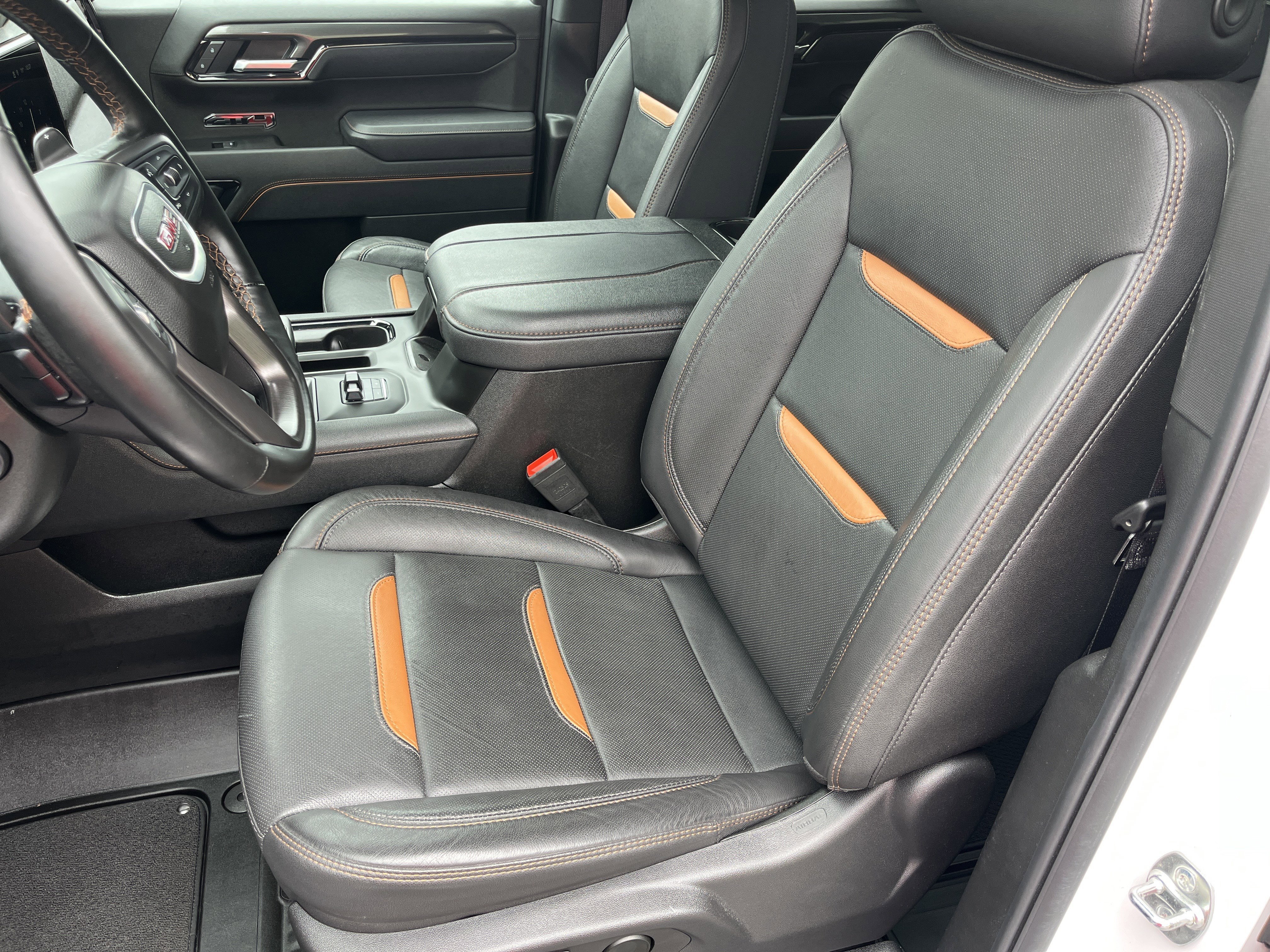 Used 2025 Summit White GMC AT4 image 18