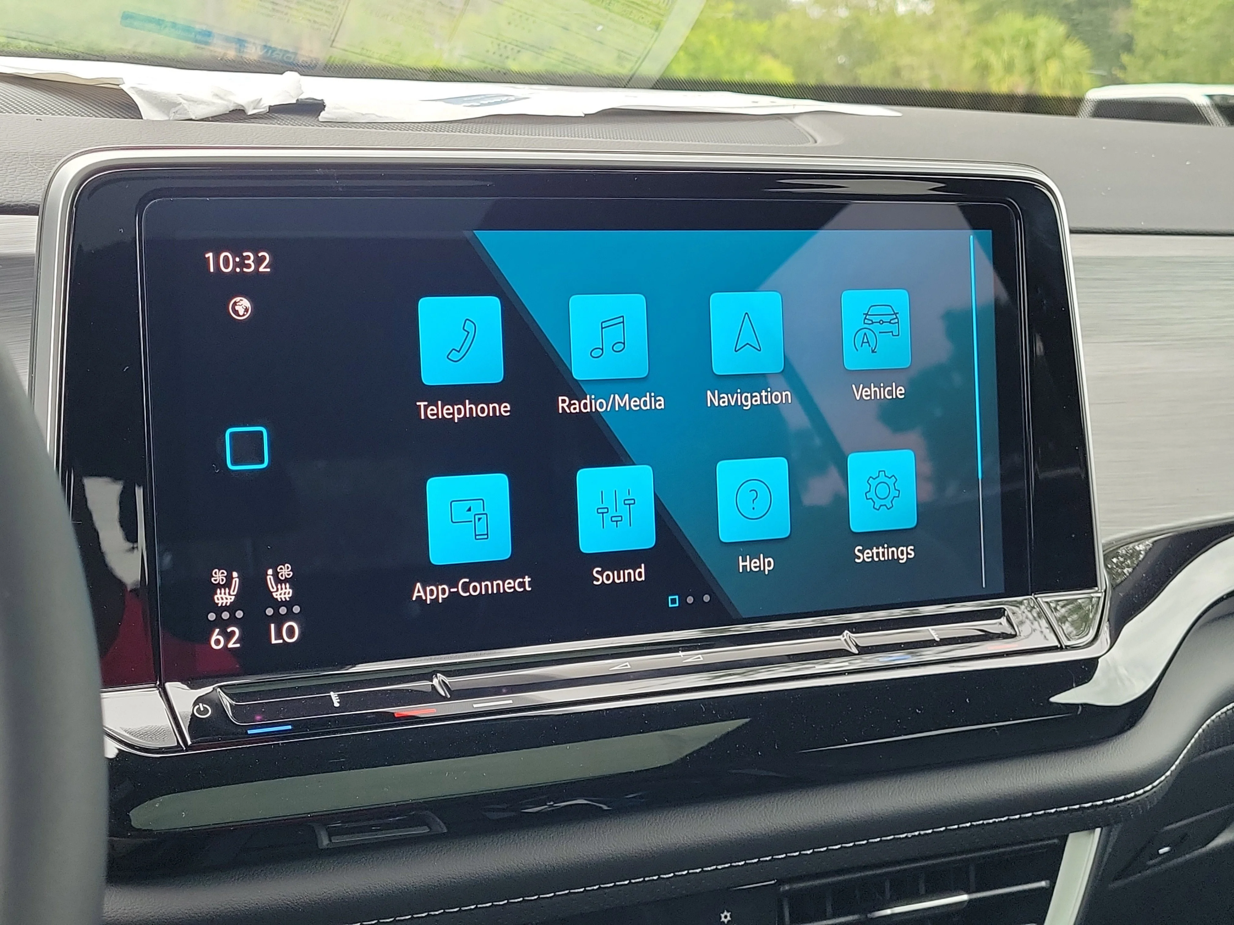 New 2026 Black Volkswagen 2.0T SE w/Technology image 24