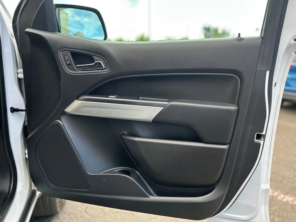 Used 2022 White Chevrolet LT image 16