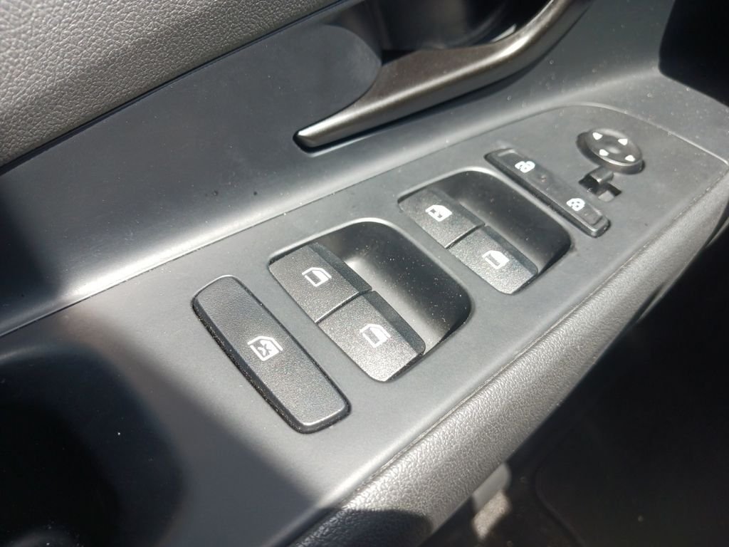 Used 2025 Gray Hyundai SEL Sport image 26
