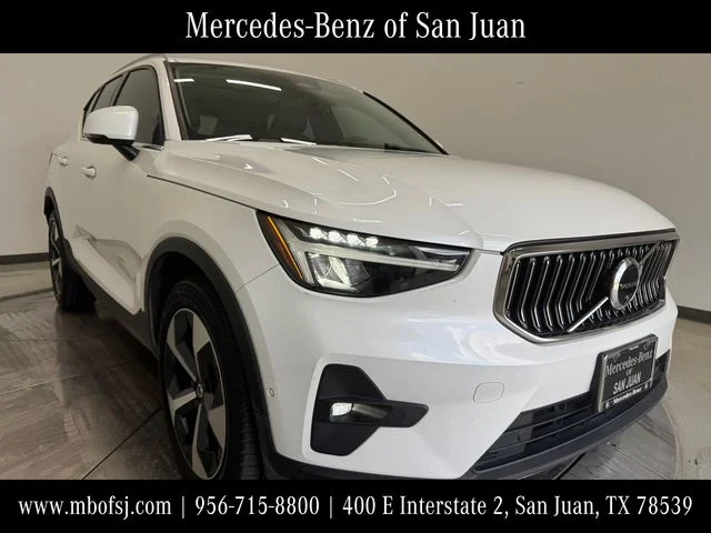 2023 Volvo XC40 B5 Plus Bright Theme