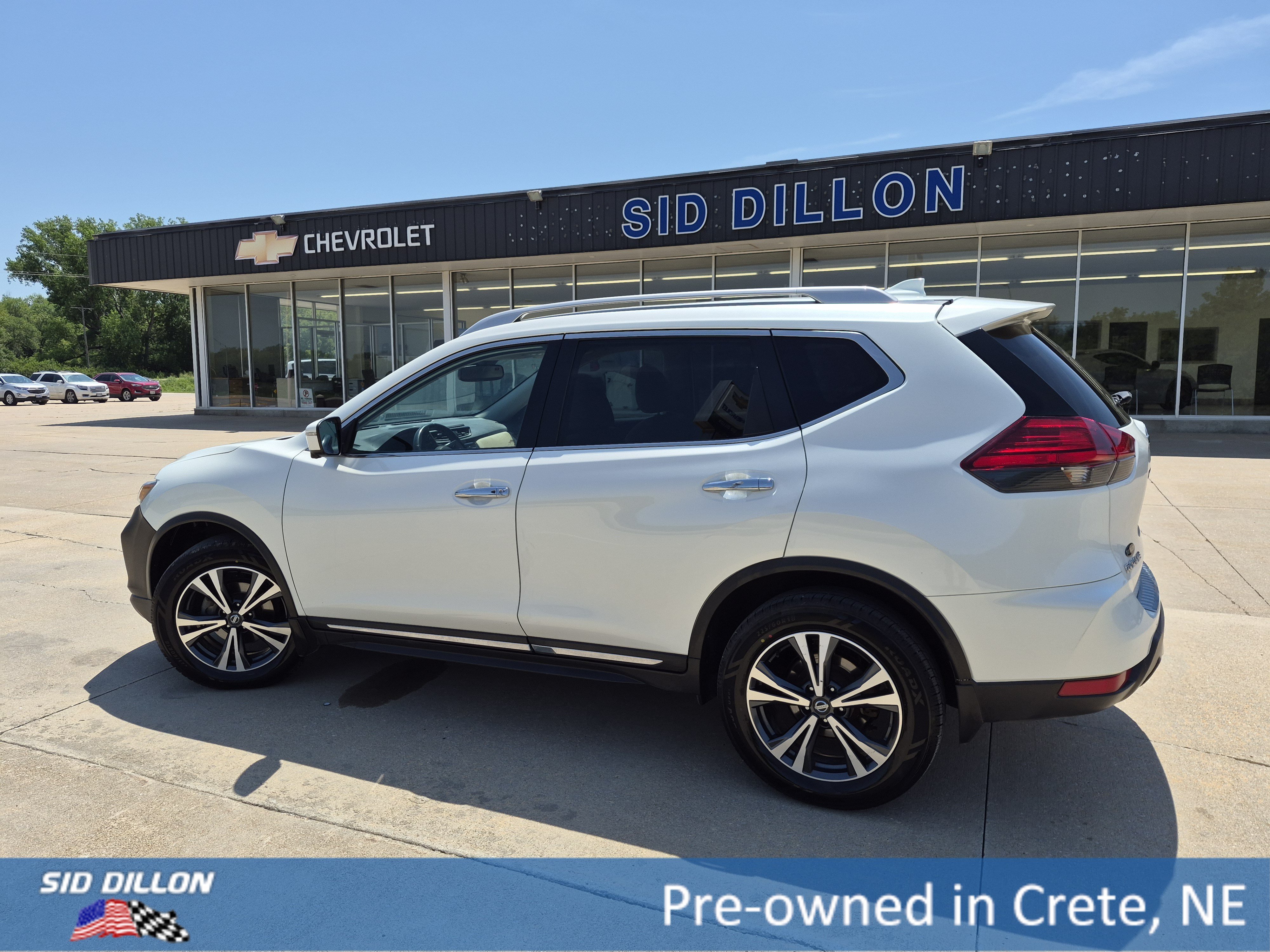 Used 2017 Pearl White Nissan SL image 18