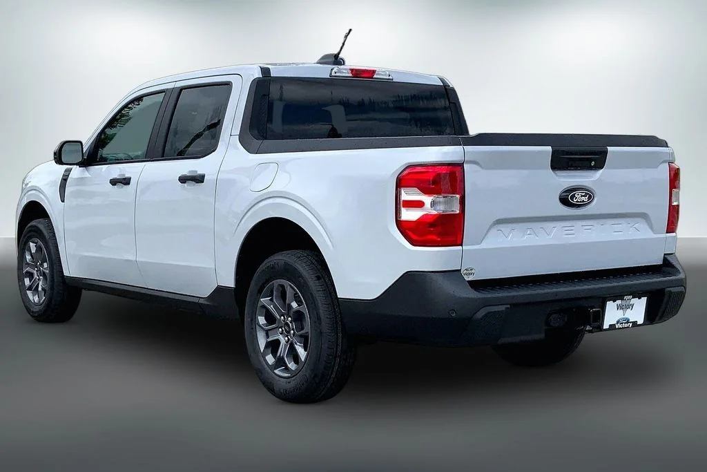New 2026 Space White Metallic Ford XLT image 10