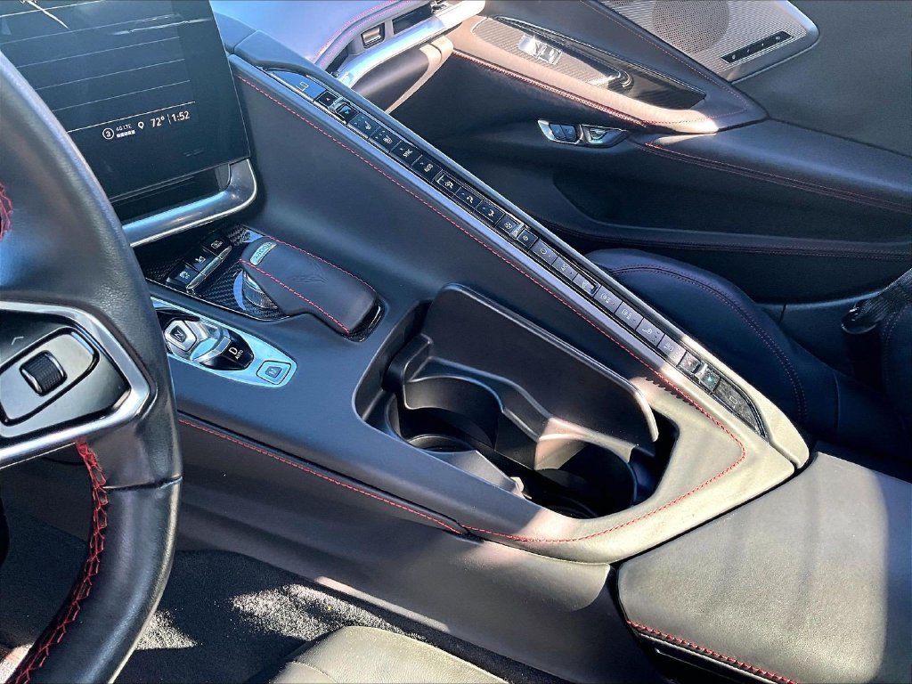 Used 2022 White Chevrolet Stingray image 17