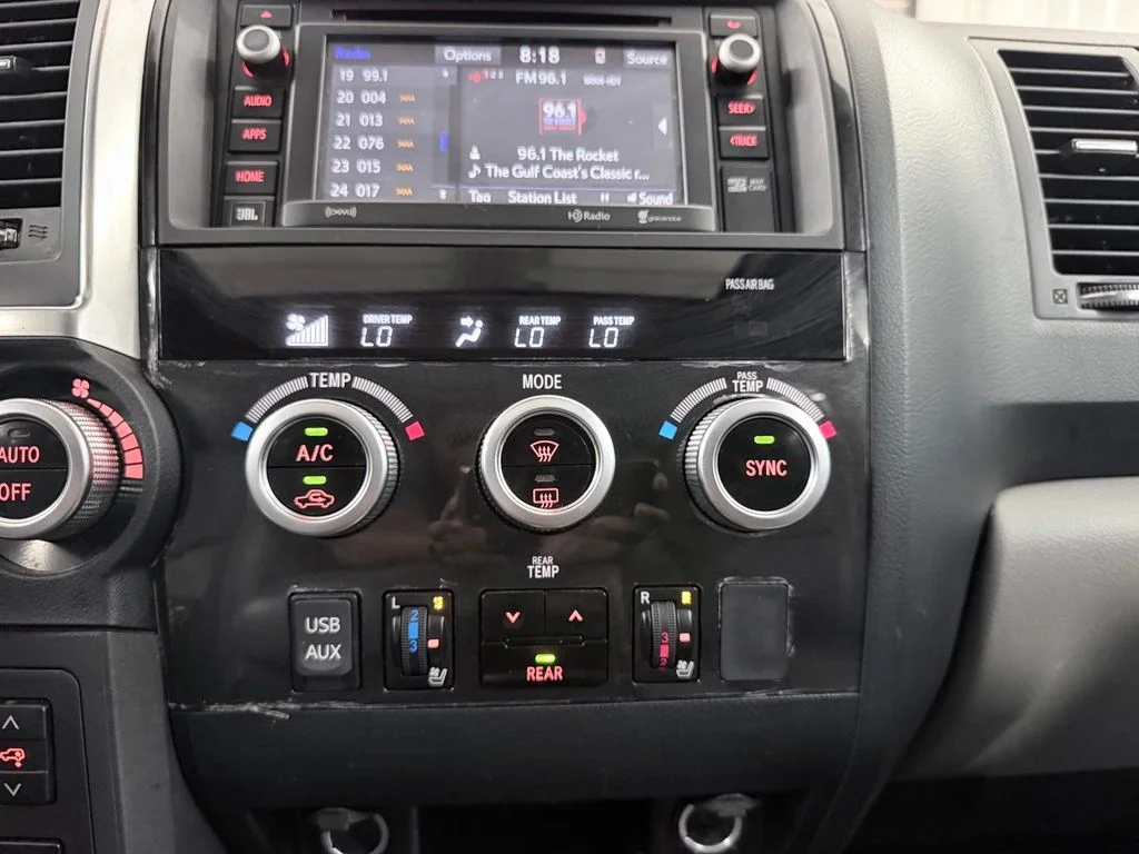 Used 2018 Silver Sky Metallic Toyota Platinum image 27