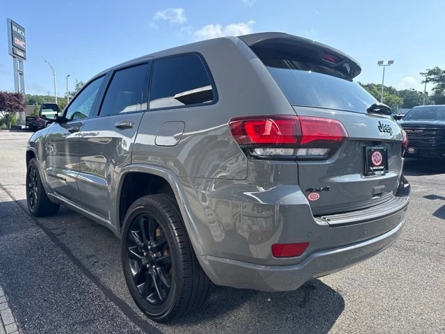 Used 2022 Gray Jeep Laredo X image 5