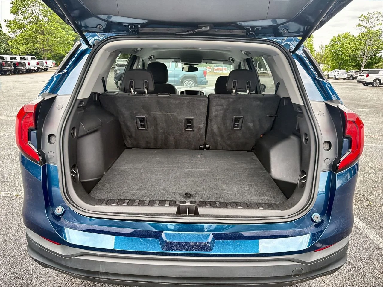 Used 2019 BLUE EMERALD METALLIC GMC SLE image 21