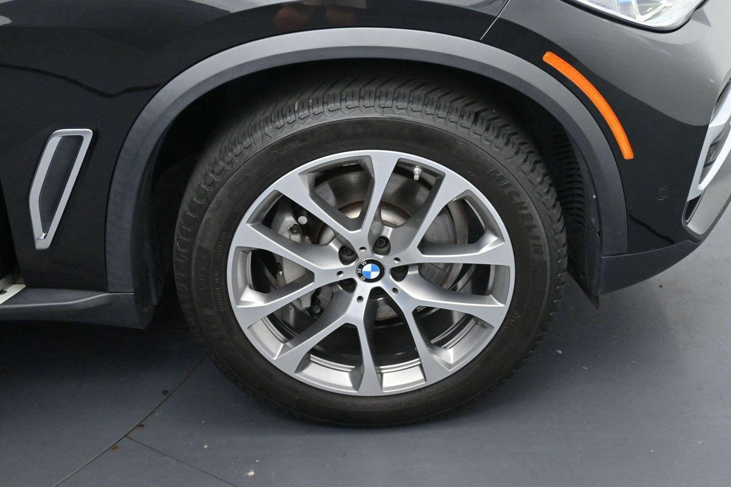 Used 2019 Black Sapphire Metallic BMW xDrive40i image 39