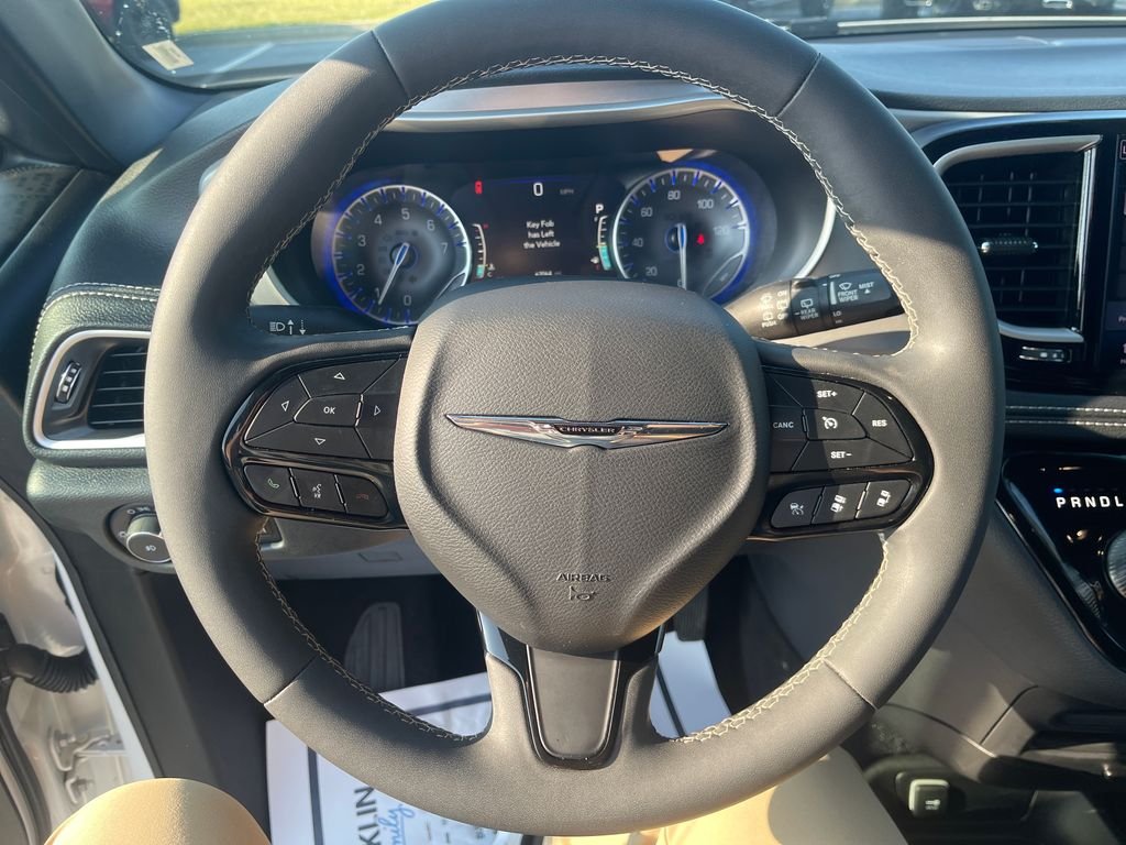 Used 2023 White Chrysler Touring L image 17