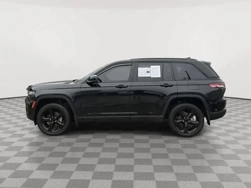 Used 2023 Diamond Black Jeep Altitude X image 6