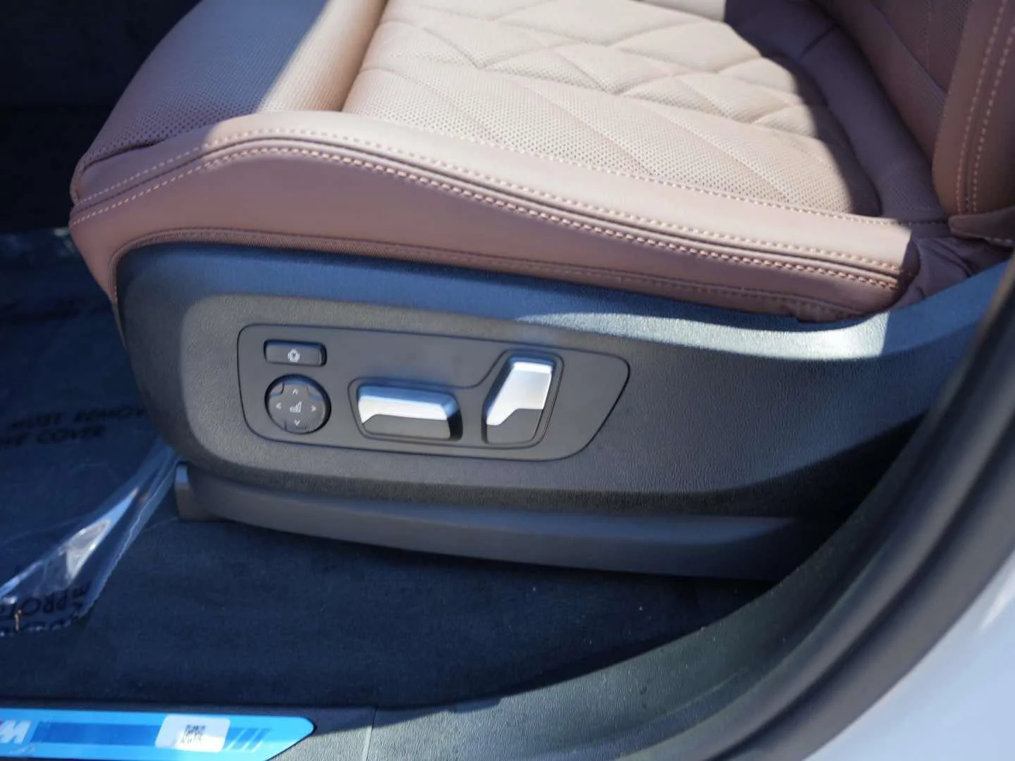 New 2026 Mineral White Metallic BMW sDrive40i image 16