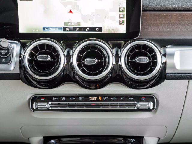 Used 2021 Patagonia Red Metallic Mercedes-Benz GLB 250 image 26