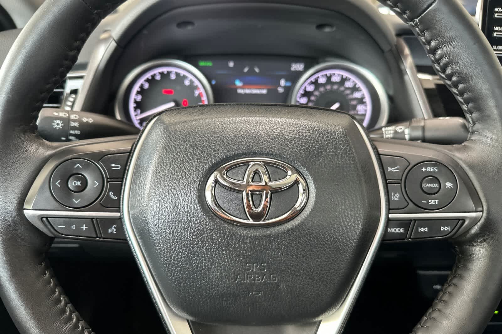 Used 2022 Wind Chill Pearl Toyota XLE image 25