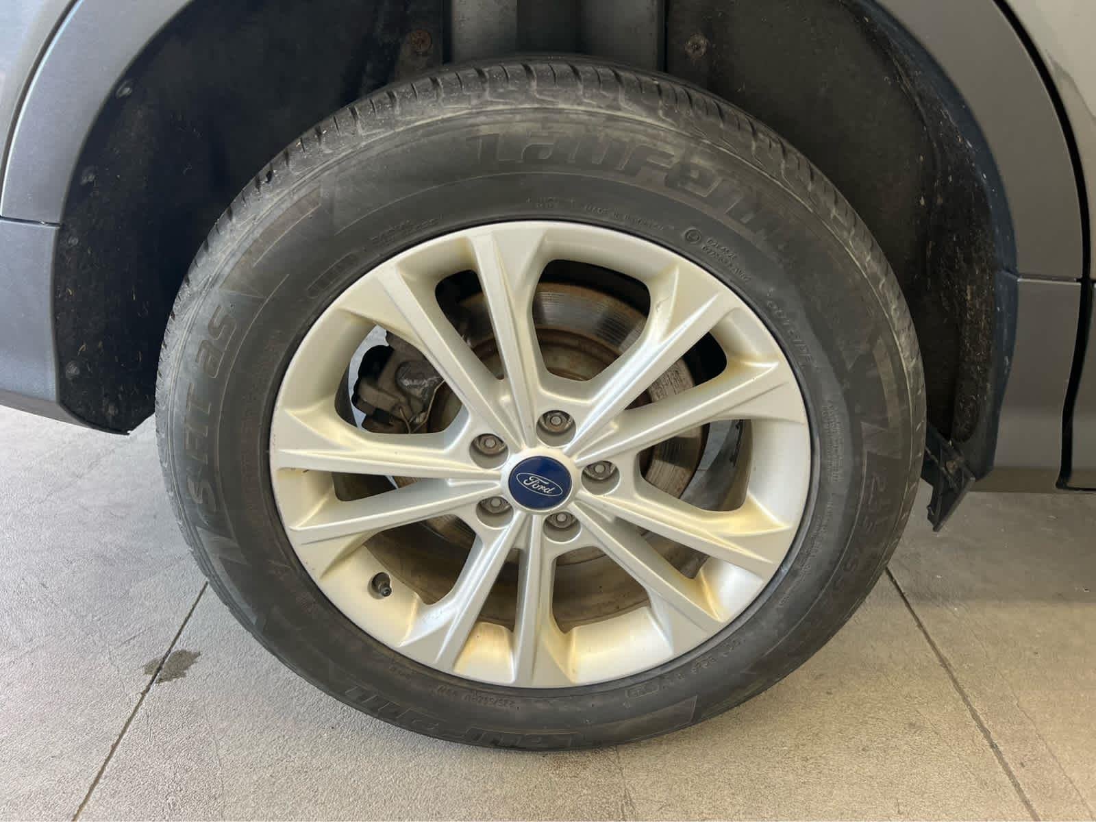 Used 2017 Magnetic Ford SE image 9