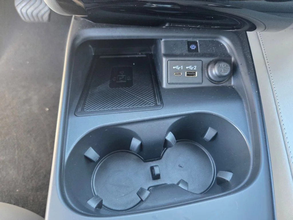 Used 2025 White INFINITI LUXE image 19