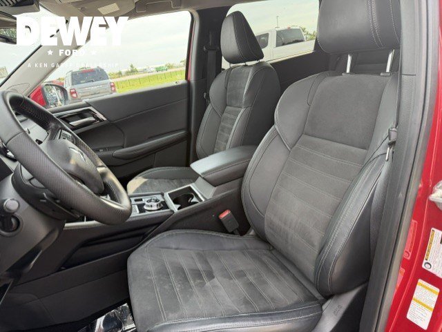 Used 2023 Red Mitsubishi SE Black Edition image 11