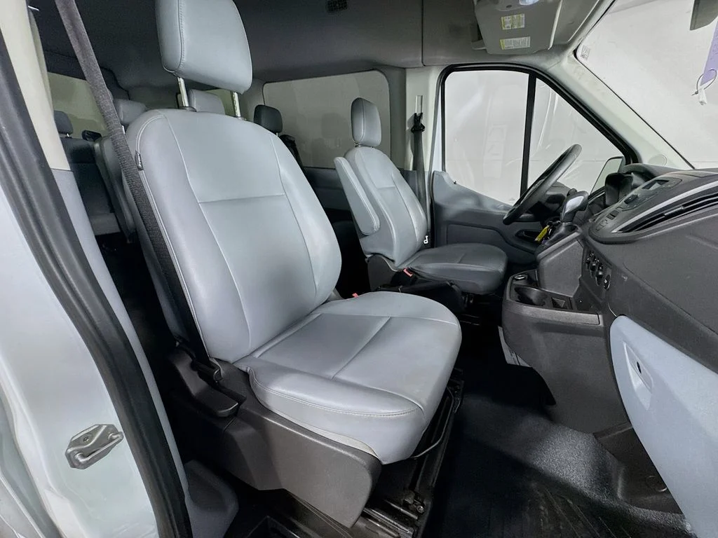 Used 2018 White Ford XL image 32