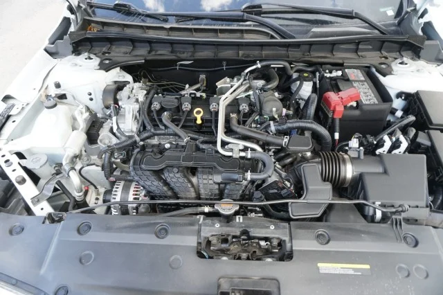 Used 2025 WHITE Nissan SV image 34