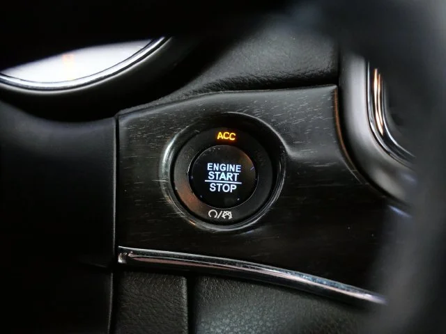 Used 2018 White Jeep Limited image 23