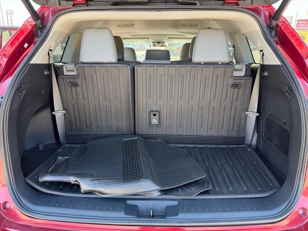 Used 2022 Red Toyota XLE image 16