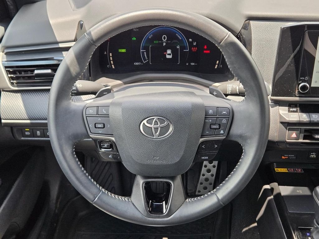 Used 2025  Toyota SE image 20