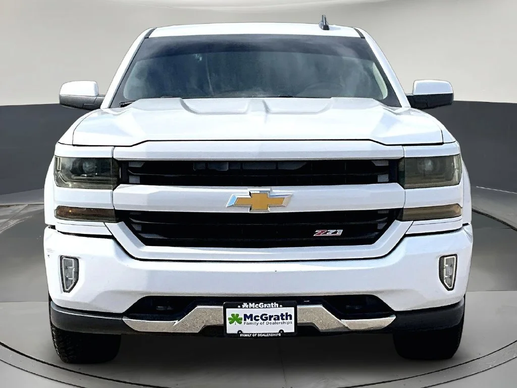 Used 2017 White Chevrolet LT image 2