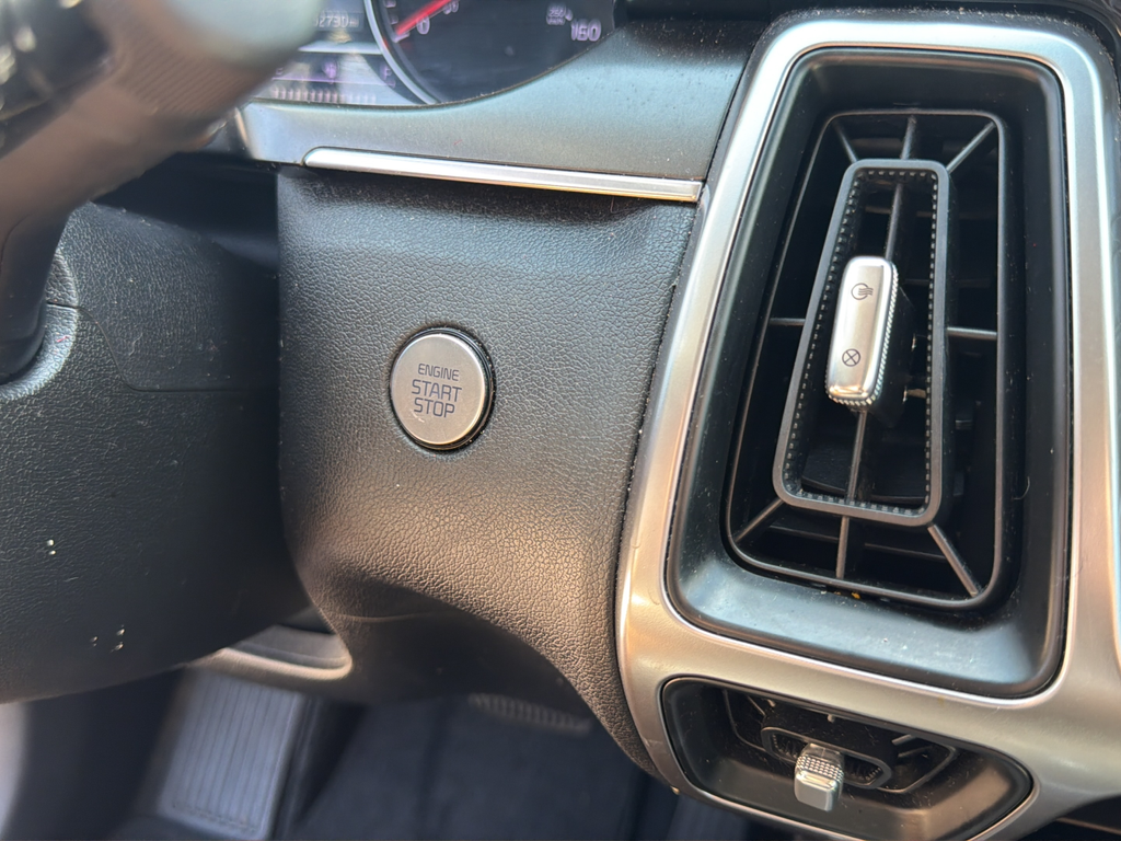 Used 2022 White Kia S image 19