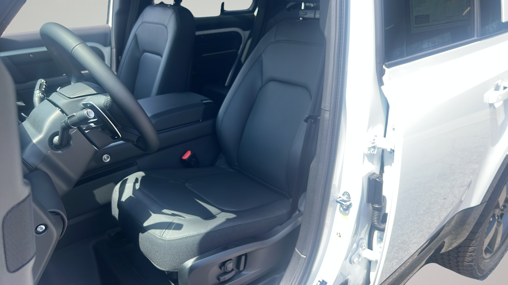 New 2026 White Land Rover V8 image 15